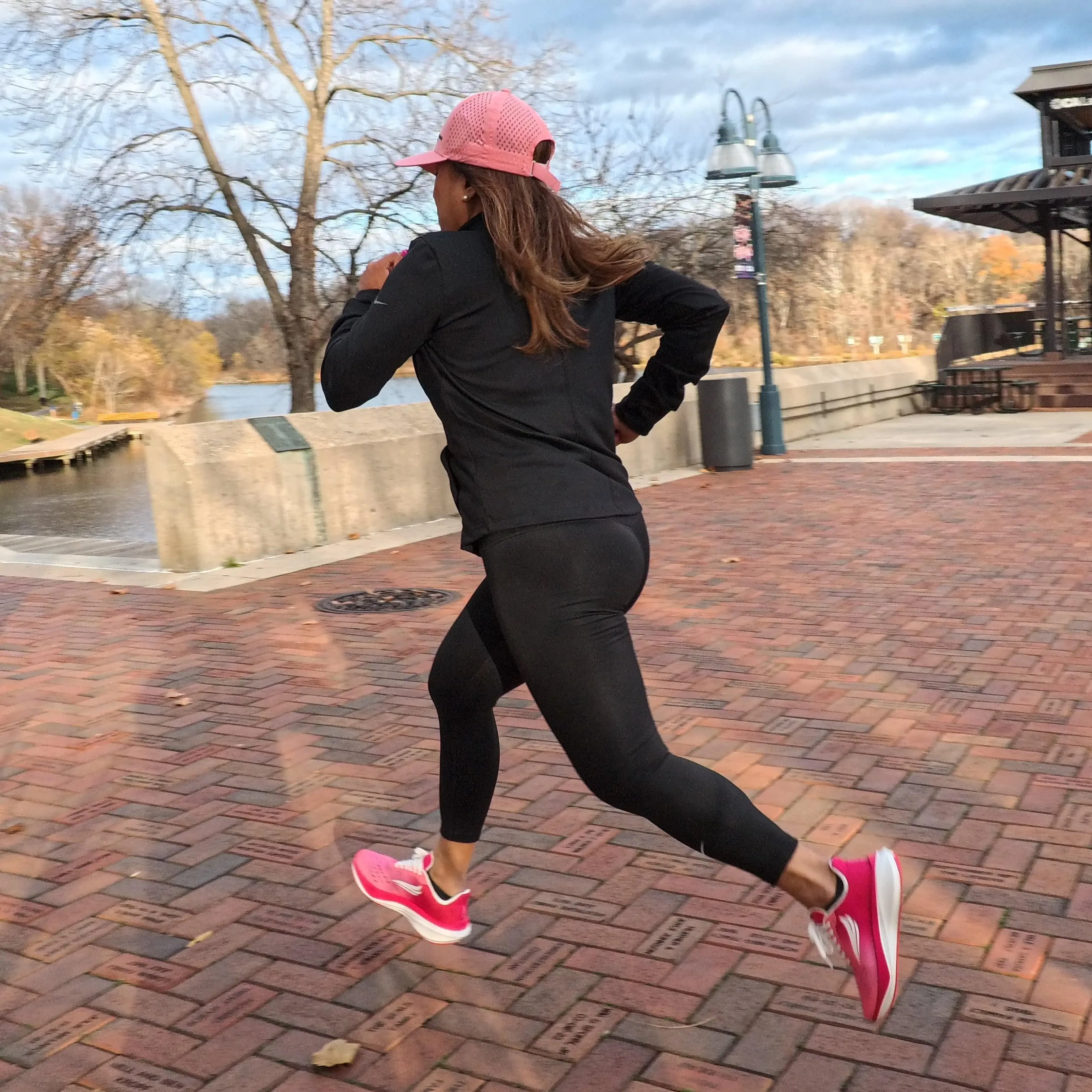 APUS  Women Running Shoe