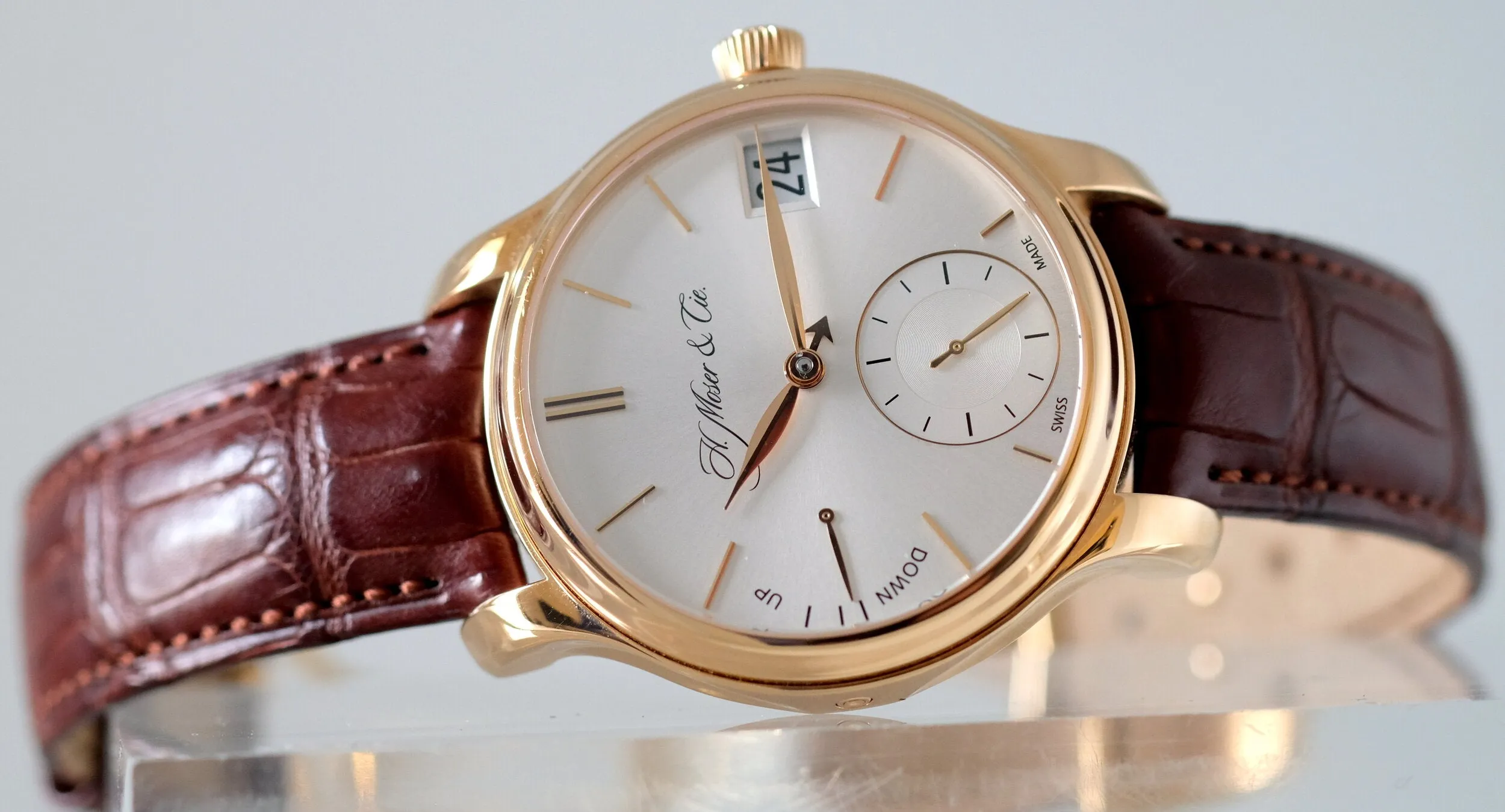 H. Moser & Co. Endeavor Perpetual Calendar in Rose Gold