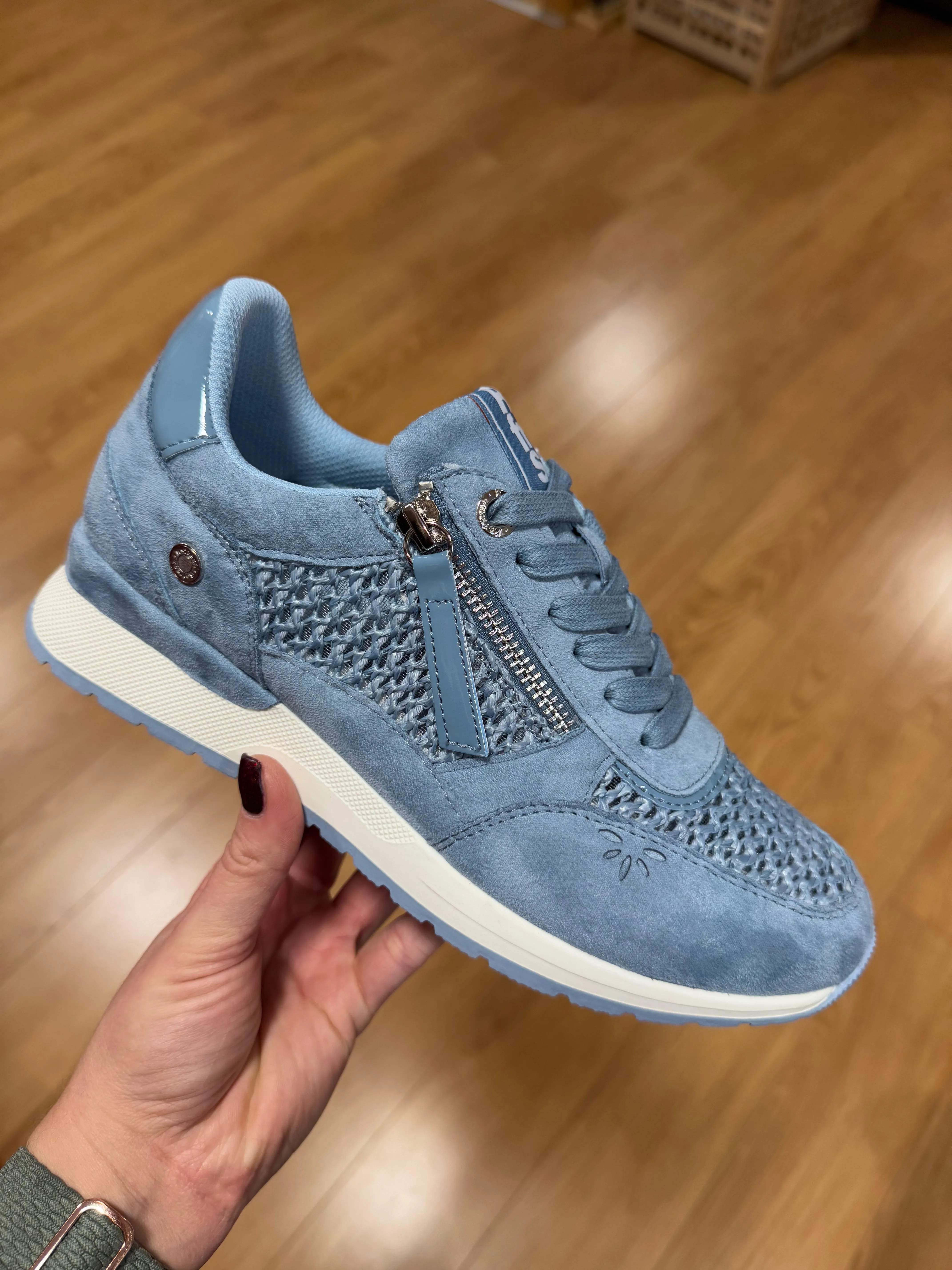 Refresh Blue Weave Zip Trainer